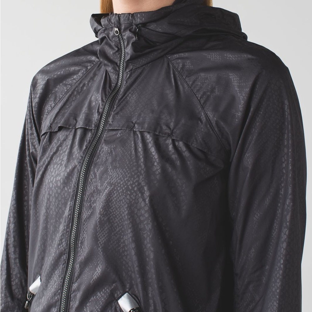 lululemon athletica Black Lightweight Hooded Windbreaker Jacket - Picture 5 of 16